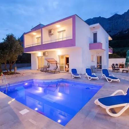 Kristina In With Private Pool, Bbq