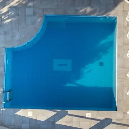 Kristina In With Private Pool, Bbq Макарска