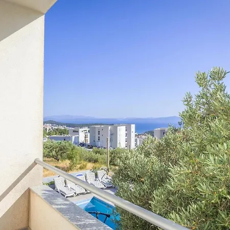 Kristina In With Private Pool, Bbq Makarska