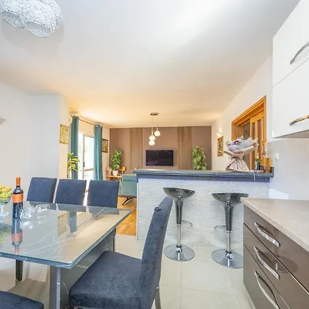 Kristina In With Private Pool, Bbq * Makarska