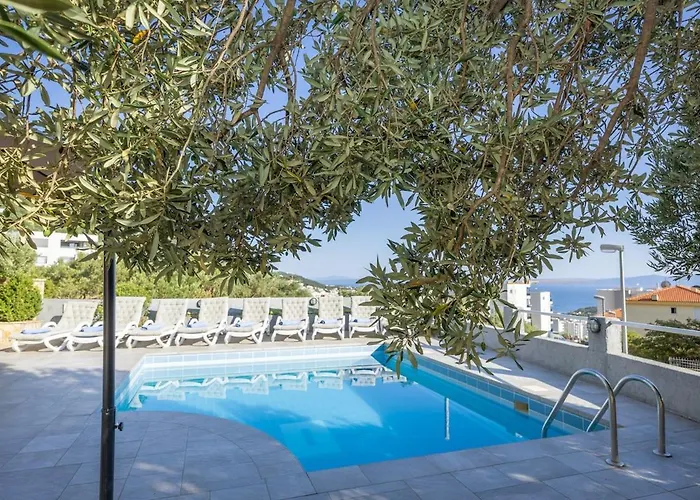 Kristina In With Private Pool, Bbq