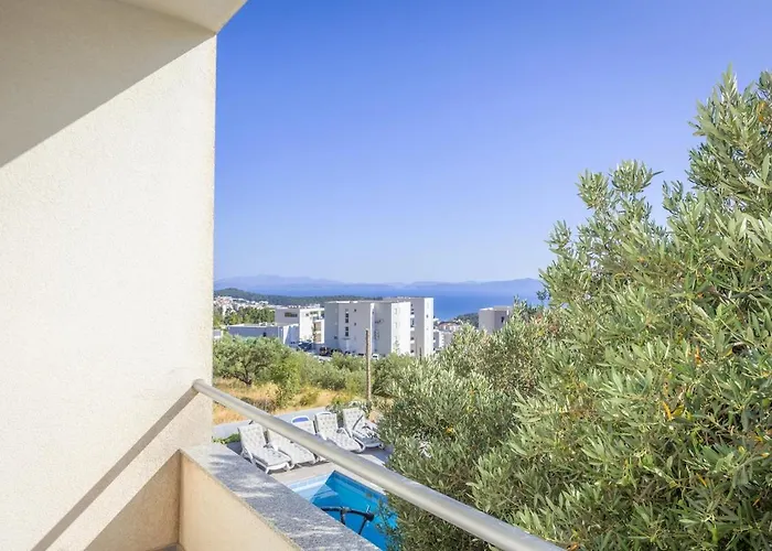 Kristina In With Private Pool, Bbq Makarska
