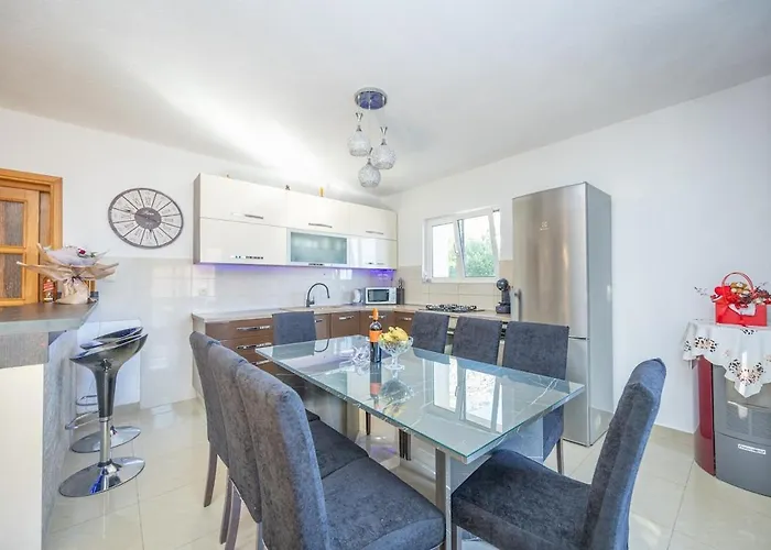 Kristina In With Private Pool, Bbq Villa *