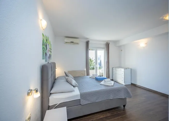 Kristina In With Private Pool, Bbq *