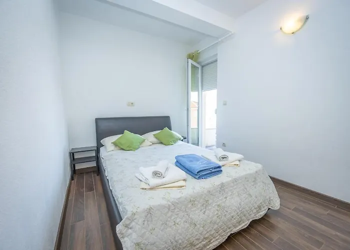 Kristina In With Private Pool, Bbq *