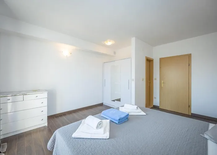 Kristina In With Private Pool, Bbq Villa Makarska