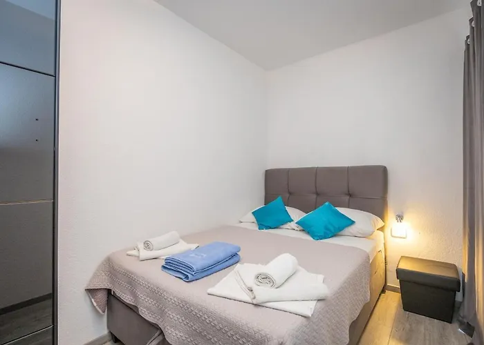 Kristina In With Private Pool, Bbq Villa Makarska