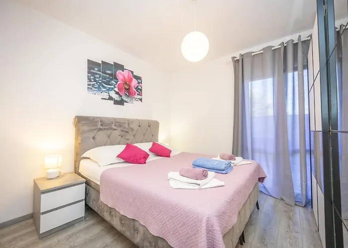 Kristina In With Private Pool, Bbq Makarska