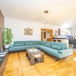 Kristina In With Private Pool, Bbq Вилла