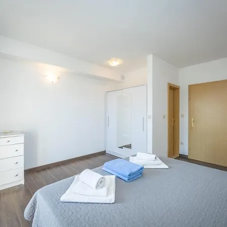 Kristina In With Private Pool, Bbq Villa Makarska