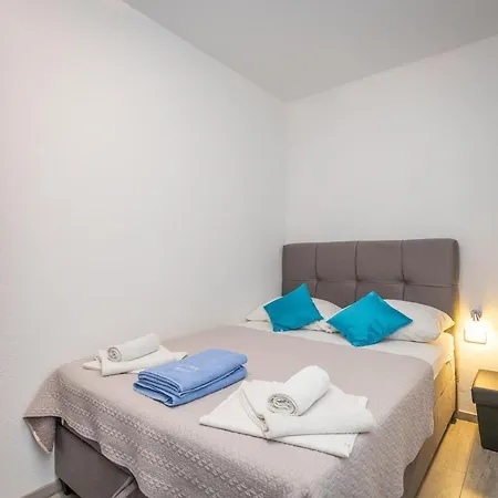 Kristina In With Private Pool, Bbq Villa Makarska