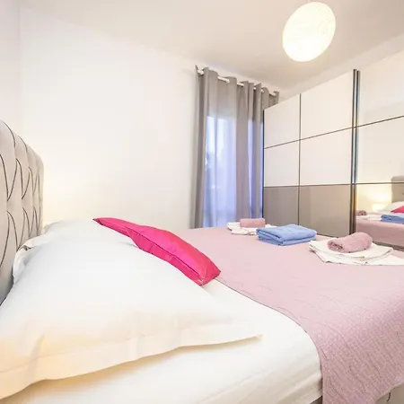 Kristina In With Private Pool, Bbq Villa Makarska