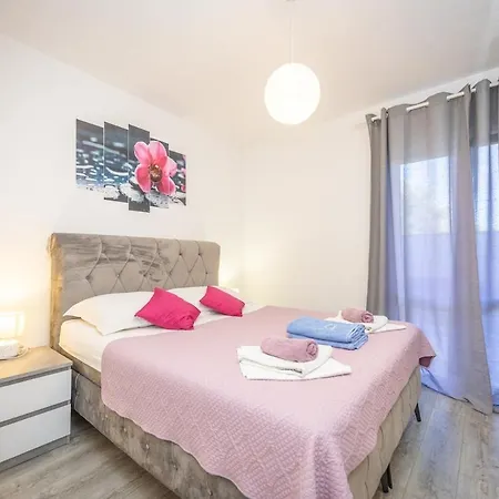Kristina In With Private Pool, Bbq Makarska