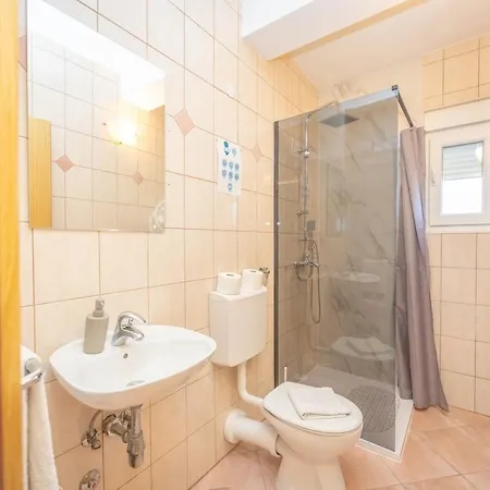 Kristina In With Private Pool, Bbq Makarska