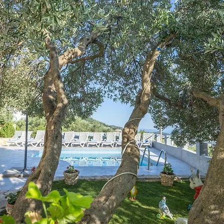 Villa Kristina In With Private Pool, Bbq Makarska