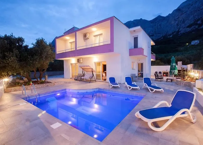 Kristina In With Private Pool, Bbq